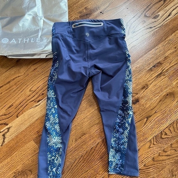 𝅺ATHLETA elation cropped blue leggings w/bag size XS EUC - Picture 7 of 8
